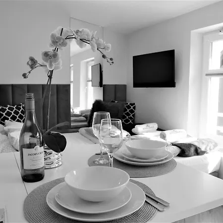 Apartament Royal Maris 5 - Pokój Dwuosobowy, Najlepsza Lokalizacja W Ustce, Blisko Plaży I Portu, Bezpłatny Parking, ścisłe Centrum Ustka